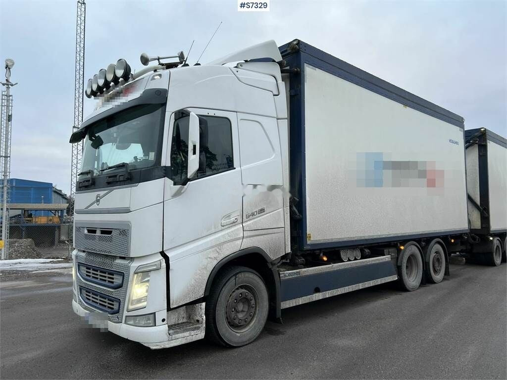 Box truck Volvo FH 6x2 wood chip truck with trailer: picture 22