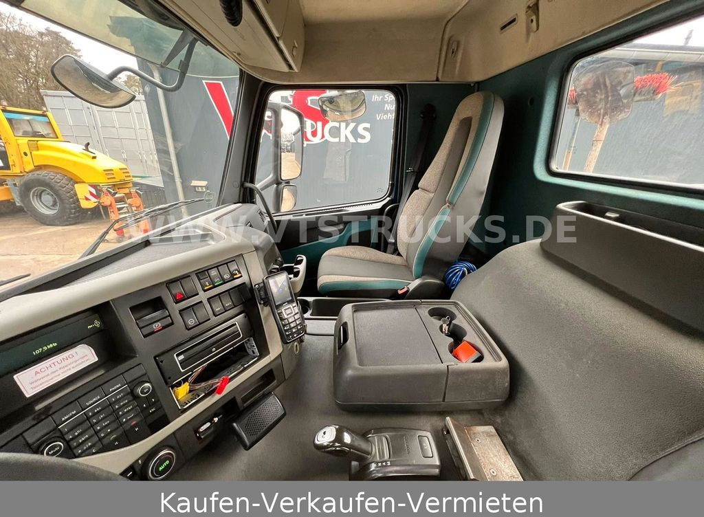 Skip loader truck Volvo FM 330 EU5 4x2 BL Absetzkipper: picture 15