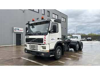Cab chassis truck Volvo FM 7 - 250 (MANUAL GEARBOX / EURO 2 / 6X2 / 8 TIRES): picture 1