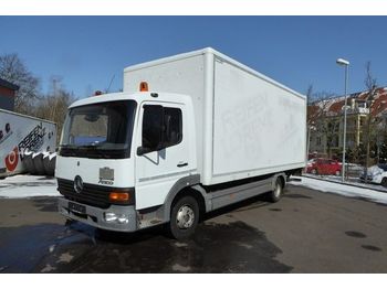 Mercedes-Benz 815 Koffer, Ladebordwand, kleiner Schaden  - Box van
