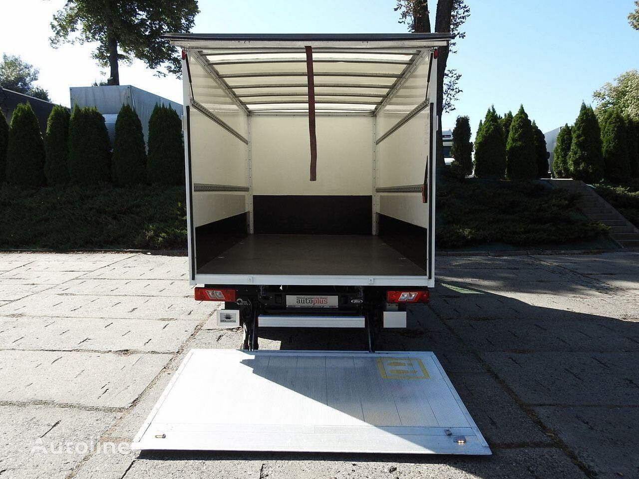 Box van Ford Transit Koffer 4,2 m + tail lift: picture 11