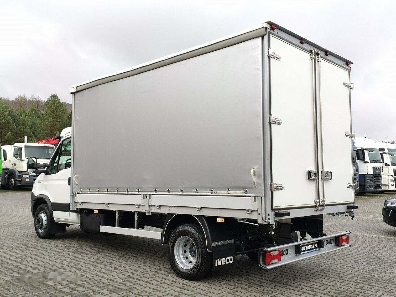 Curtain side van IVECO Daily 70C17: picture 5