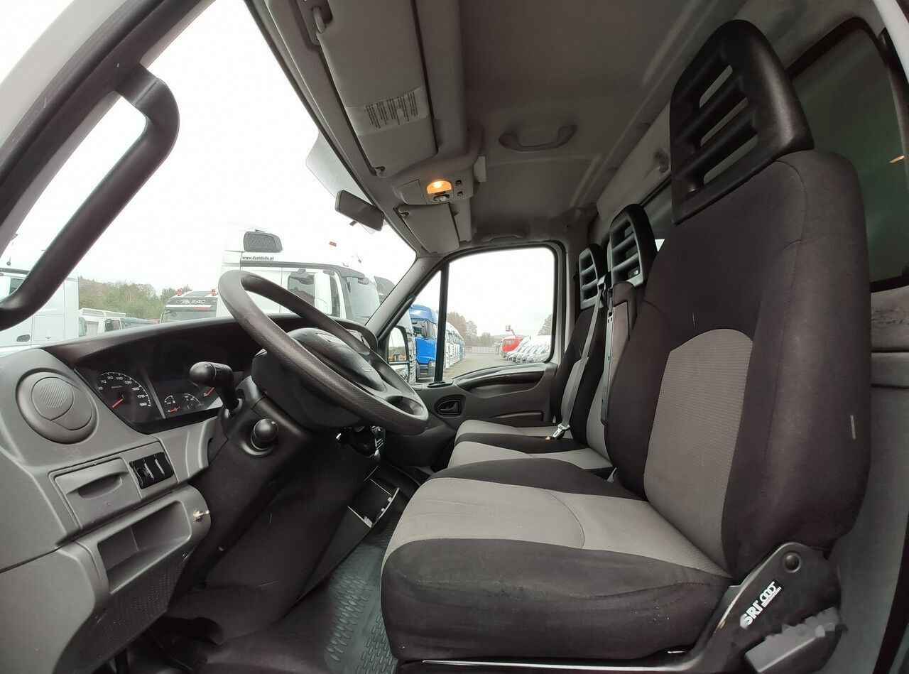 Curtain side van IVECO Daily 70C17: picture 14