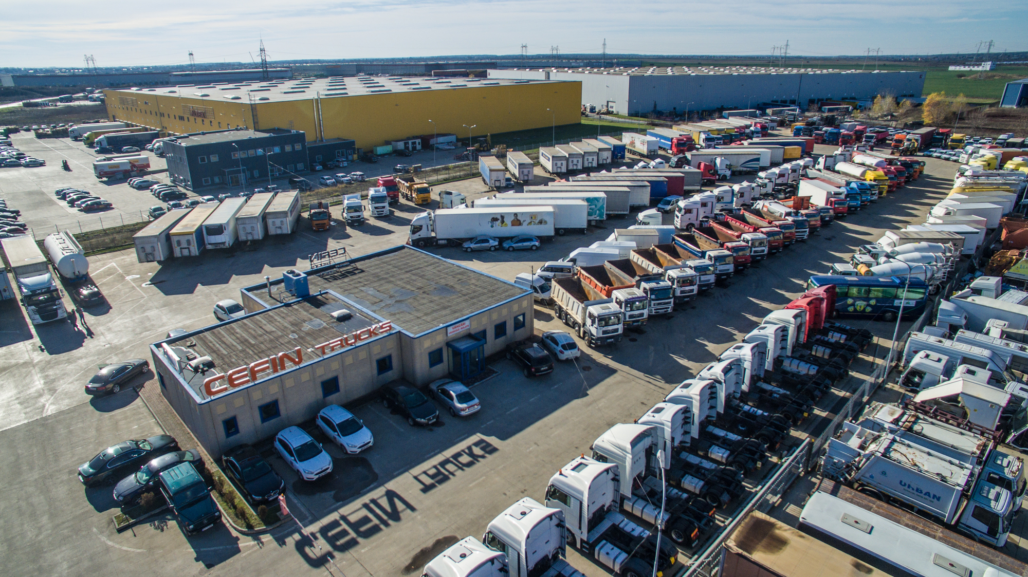 AIC TRUCKS SA - Semi-trailers SCHMITZ undefined: picture 1