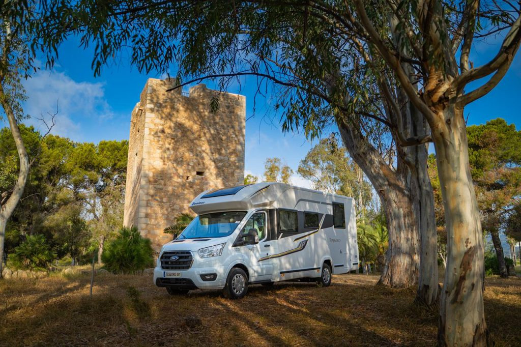 2 AP SPÓŁKA Z OGRANICZONĄ ODPOWIEDZIALNOŚCIĄ - Campers - Year: 2025, Euro 6, gearbox: manual, air conditioner undefined: picture 1