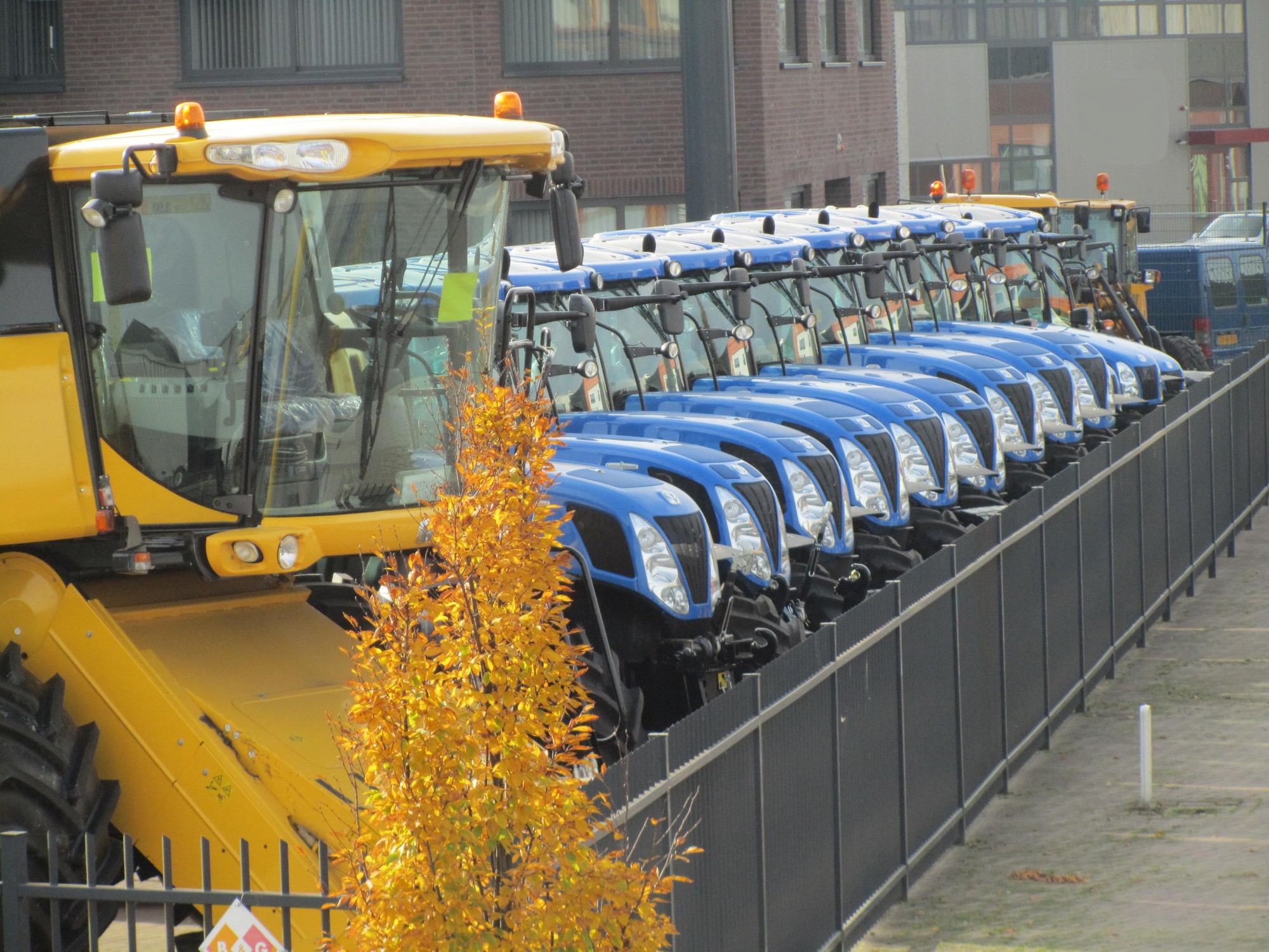 SLECOMA BOEKEL B.V. - vehicles for sale undefined: picture 3