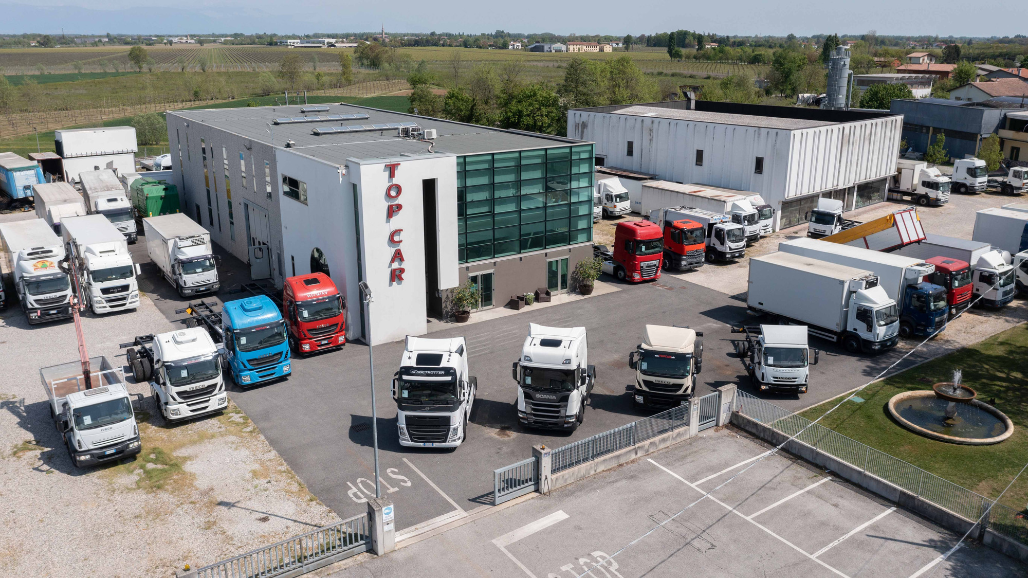 TOP CAR S.R.L. - Tractor units undefined: picture 5