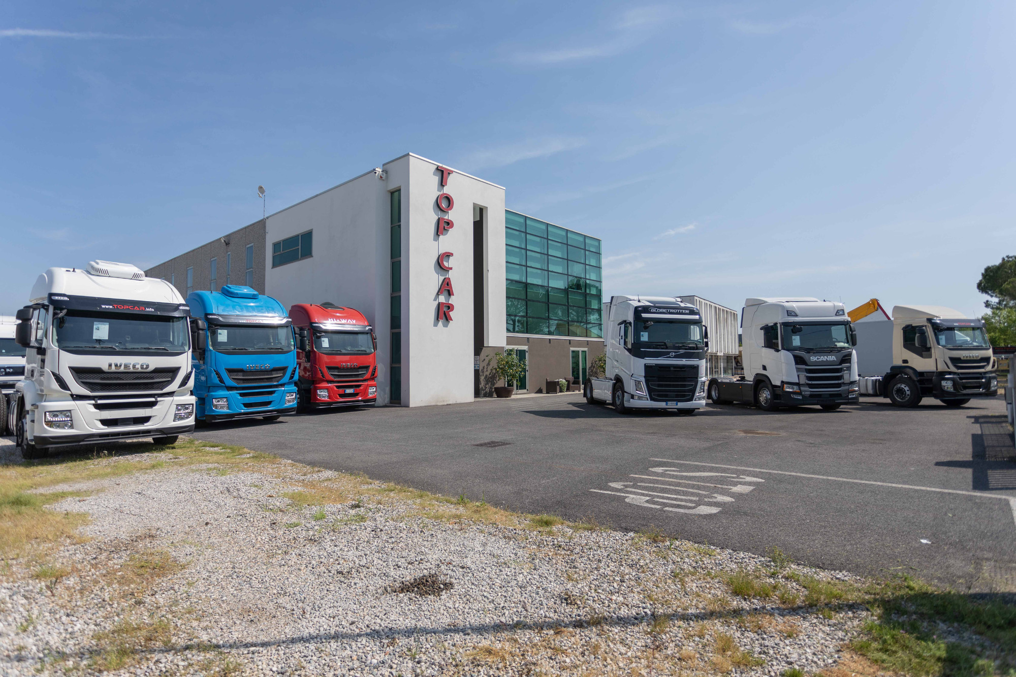 TOP CAR S.R.L. - Tractor units undefined: picture 2