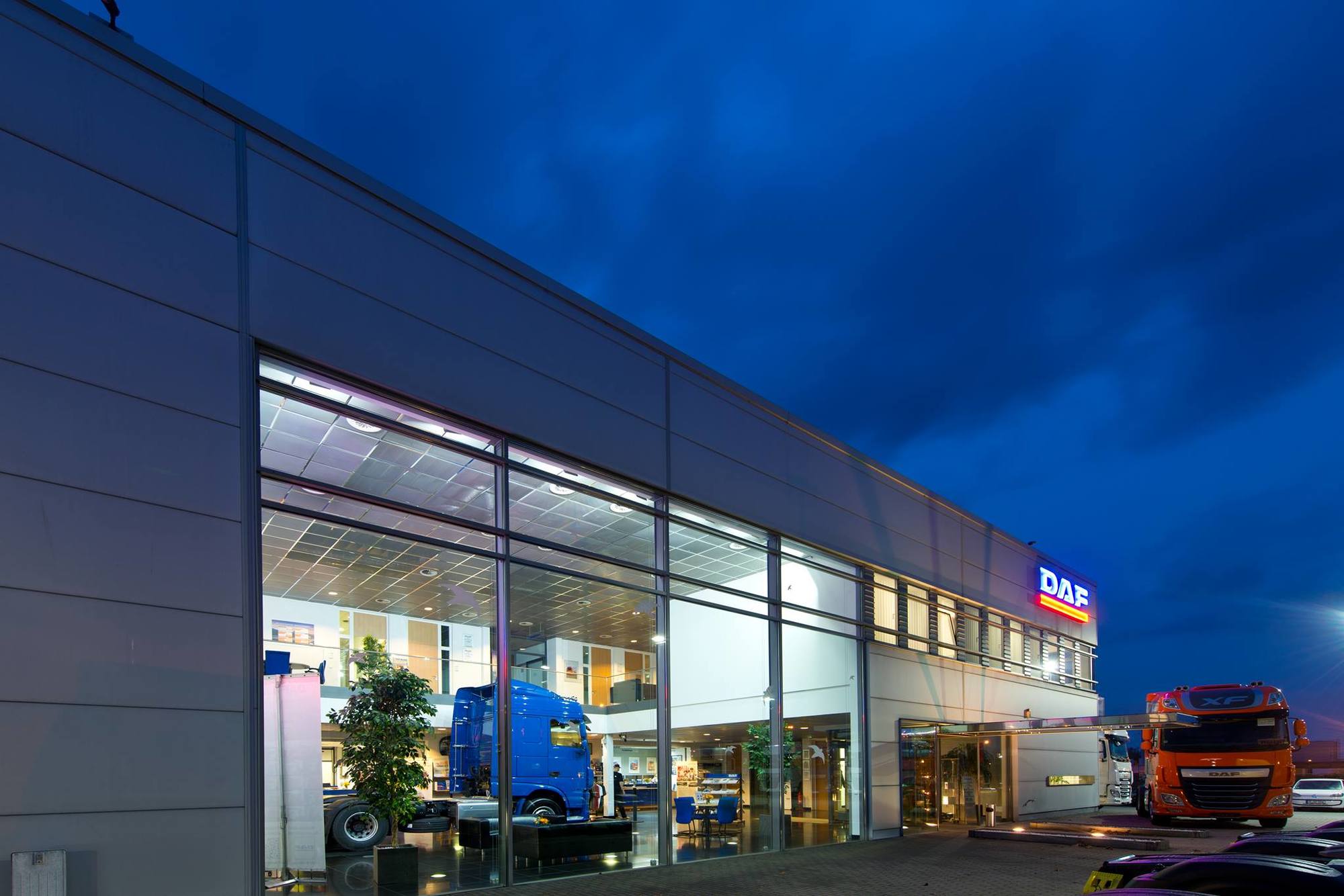 DAF Berlin GmbH - Trucks - gearbox: automatic undefined: picture 1