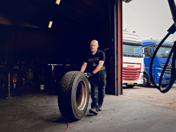 Hesselink Trucks B.V. undefined: picture 4