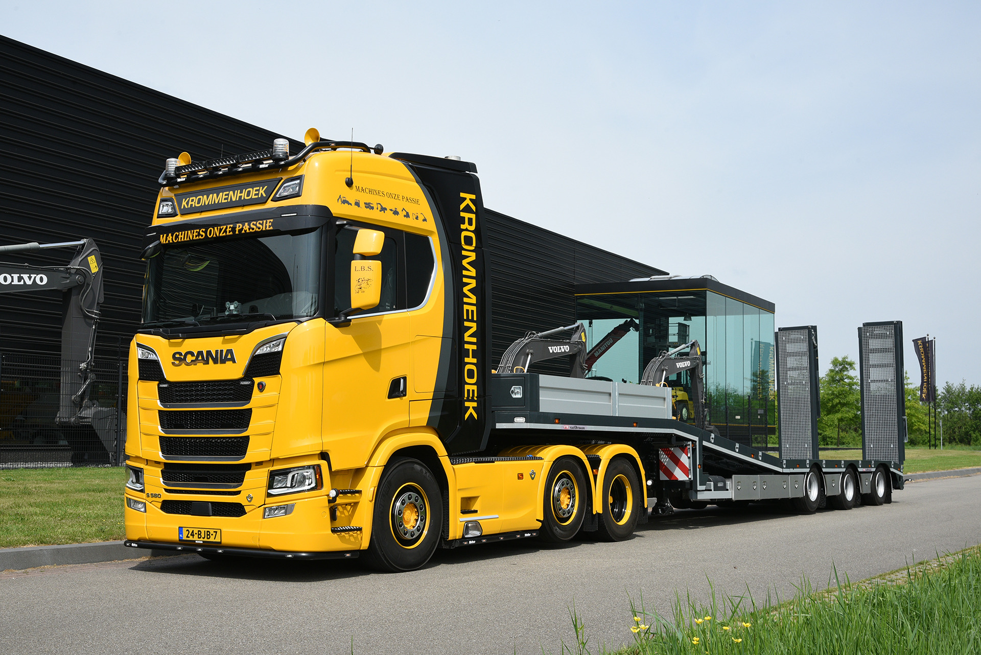 Handelsonderneming Krommenhoek BV - Trucks - new undefined: picture 1