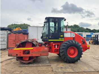 Compactor CATERPILLAR