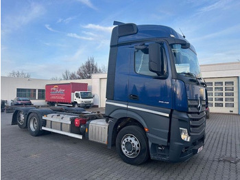 Container transporter/ Swap body truck MERCEDES-BENZ