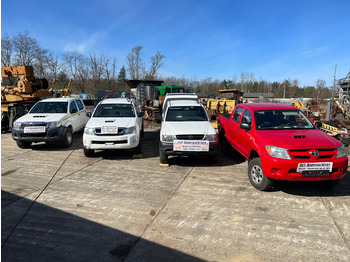 Pickup truck TOYOTA Hilux