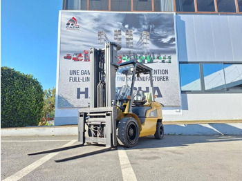 LPG forklift CATERPILLAR GP
