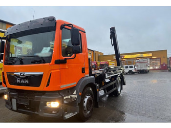 Skip loader truck MAN TGM 18.290
