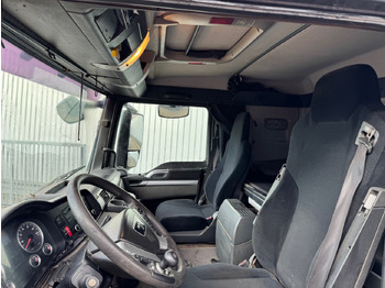 Interior photo 1: Hook lift truck MAN TGS 26.440 6x4 BB TGS 26.440 6x4 BB, Meiller Schub-Knick Interior photo 1: Hook lift truck MAN TGS 26.440 6x4 BB TGS 26.440 6x4 BB, Meiller Schub-Knick