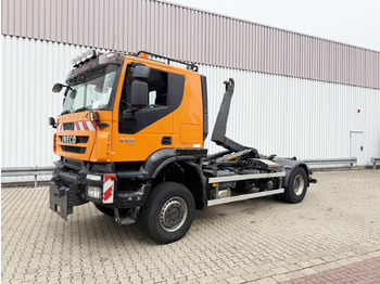 Hook lift truck