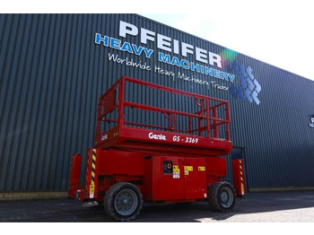 Scissor lift GENIE