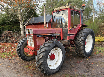 Farm tractor INTERNATIONAL