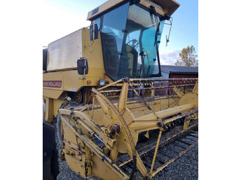 Combine harvester NEW HOLLAND