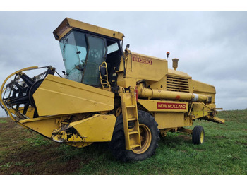 Combine harvester NEW HOLLAND