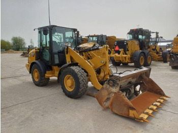 Wheel loader CAT 906M: picture 2