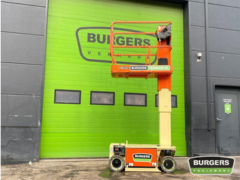 Vertical mast lift JLG