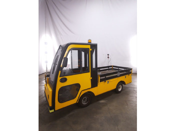 Tow tractor
