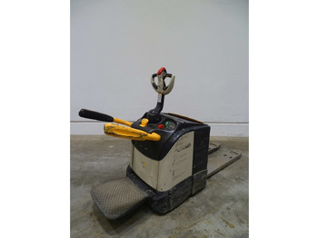 Pallet truck Crown WT3040: picture 3