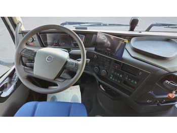 Interior photo 1: Tractor unit Volvo FH 500 Globetrotter XXL (Location / Rent)