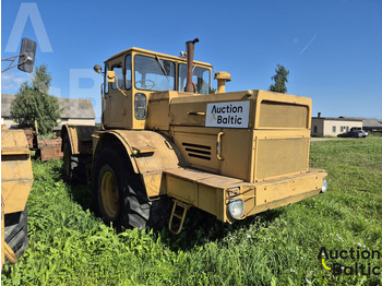 Farm tractor