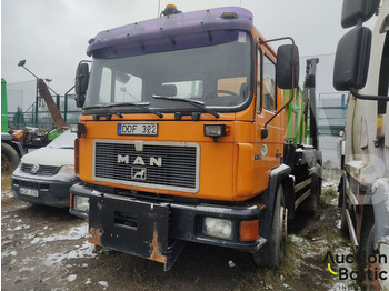 Skip loader truck MAN 18.272: picture 2