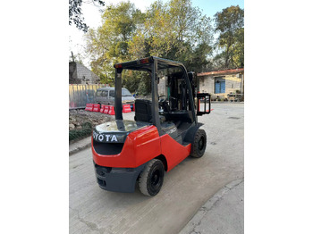 Diesel forklift TOYOTA