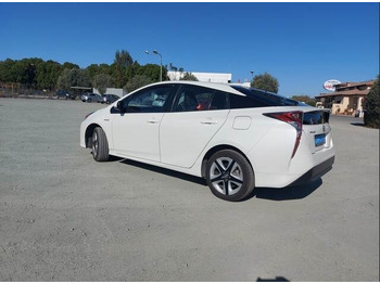 Car Toyota Prius Hybrid: picture 2