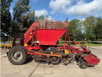 Beet harvester