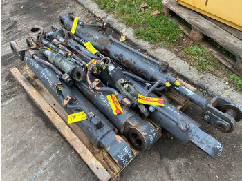 Hydraulic cylinder HITACHI