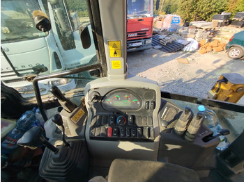 Backhoe loader CATERPILLAR 472F2: picture 4