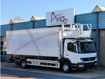 Airport catering truck