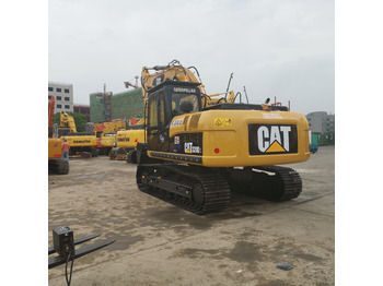 Crawler excavator Caterpillar 320D: picture 1