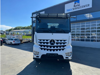 Hook lift truck MERCEDES Arocs 3251 8x4: picture 2