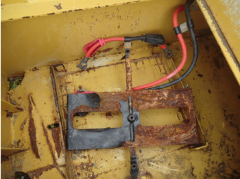 Hydraulic tank for Construction machinery Caterpillar 735 Serbatotio olio idraulico, completo di porta batterie, quadro elettrico.: picture 5
