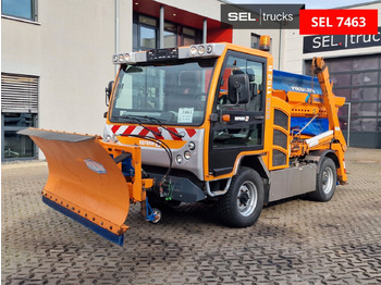 Snow removal vehicle