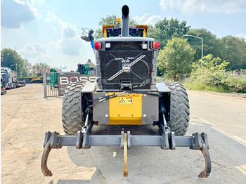 Grader Volvo G970 - 3 Tine Ripper / EPA Certified: picture 3