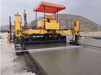 Slipform paver WIRTGEN