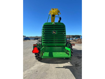 Forage harvester John Deere 7200: picture 4
