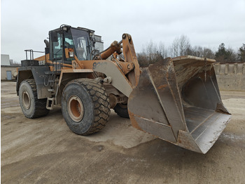 Wheel loader CASE
