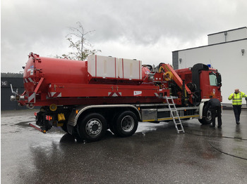 Roll-off container