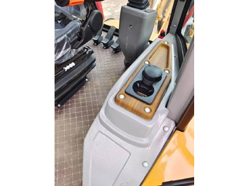 New Backhoe loader CAT 420 F 100% New: picture 2