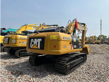 Crawler excavator Caterpillar 320D2: picture 4